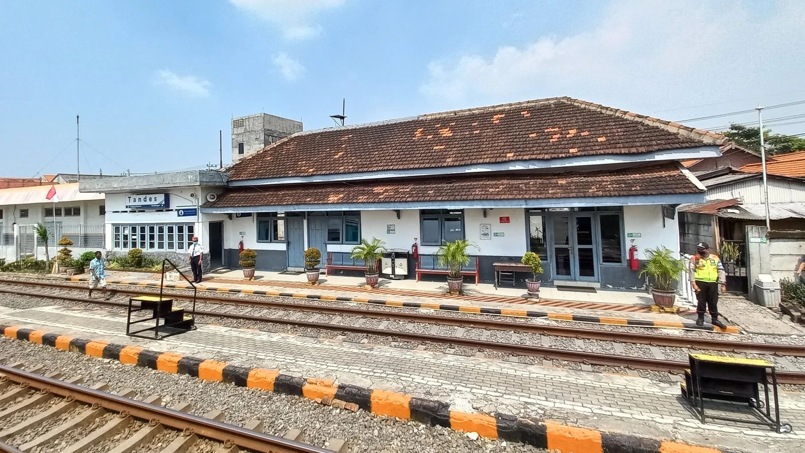 Tandes Train Station